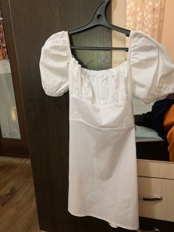 Платье белое надевала 1 раз 9к