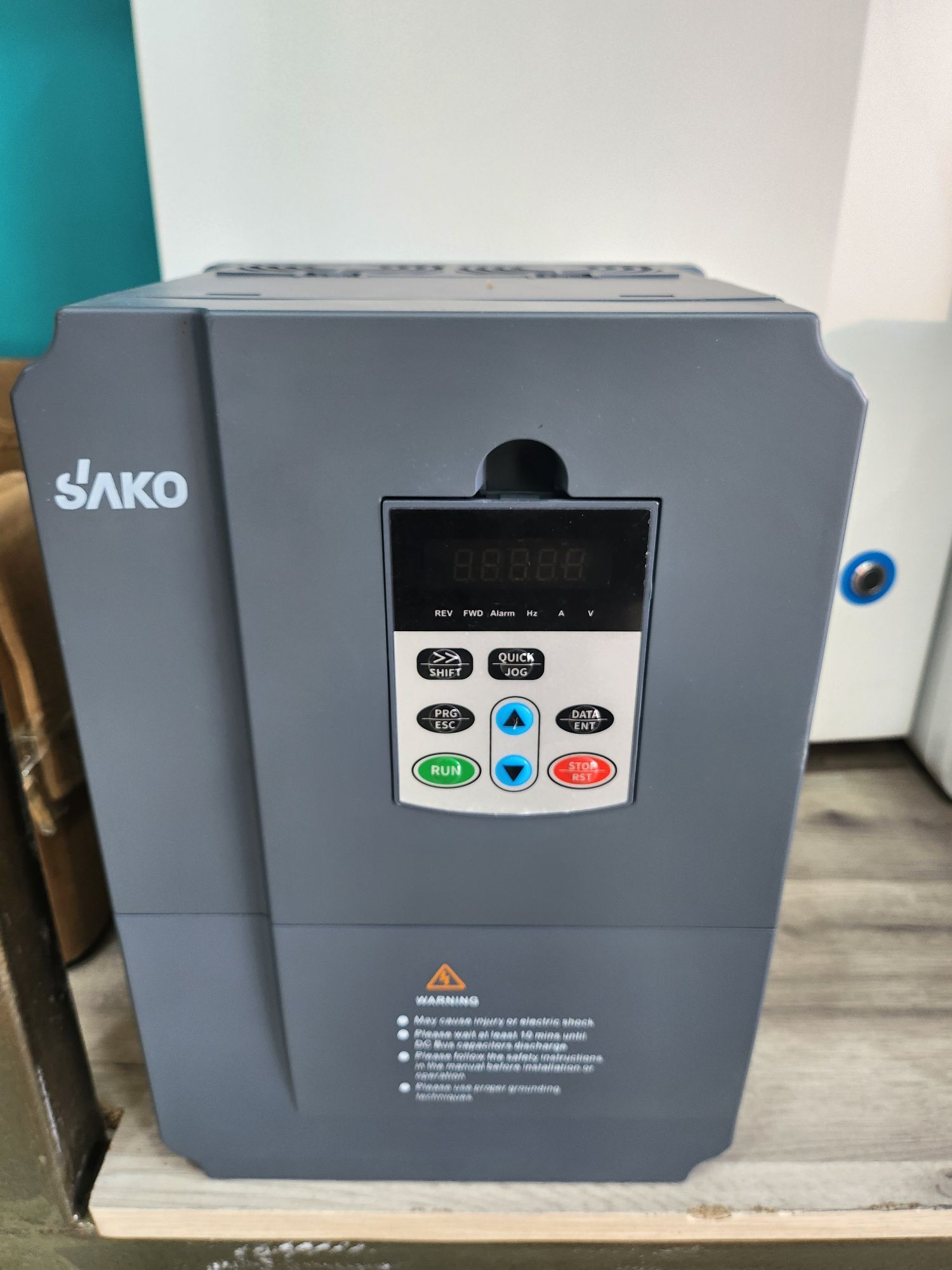 Sako 15kw chastotnik kunduz kuni ishlab beradigan invetor optom donaga