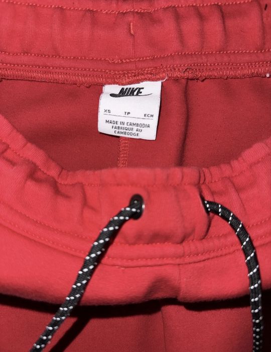 pantaloni nike tech rosii