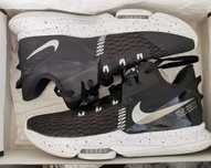 Nike LeBron Witness 5 CQ9380-001 номер 42.5
Номер 42.5
