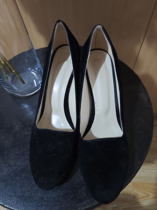 Pantofi cu toc brodat