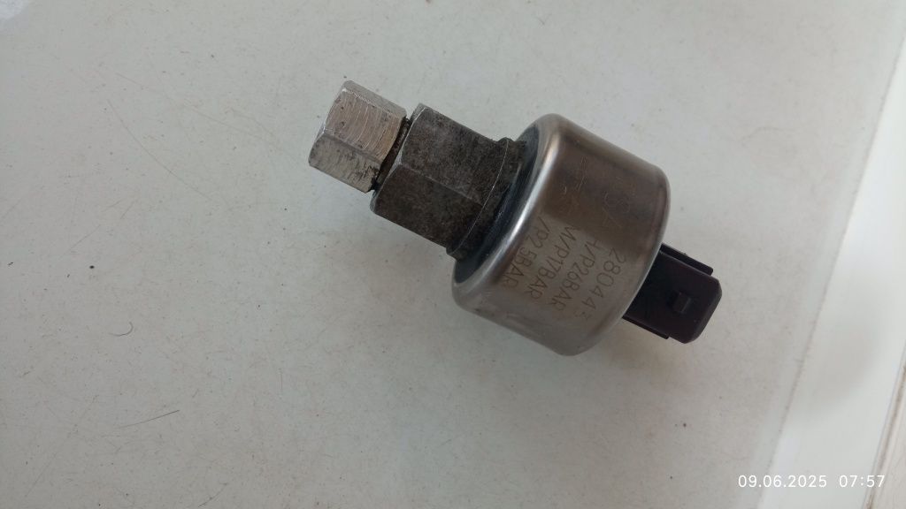 Пресостат климатик Пежо Ситроен. Pressure sensor
