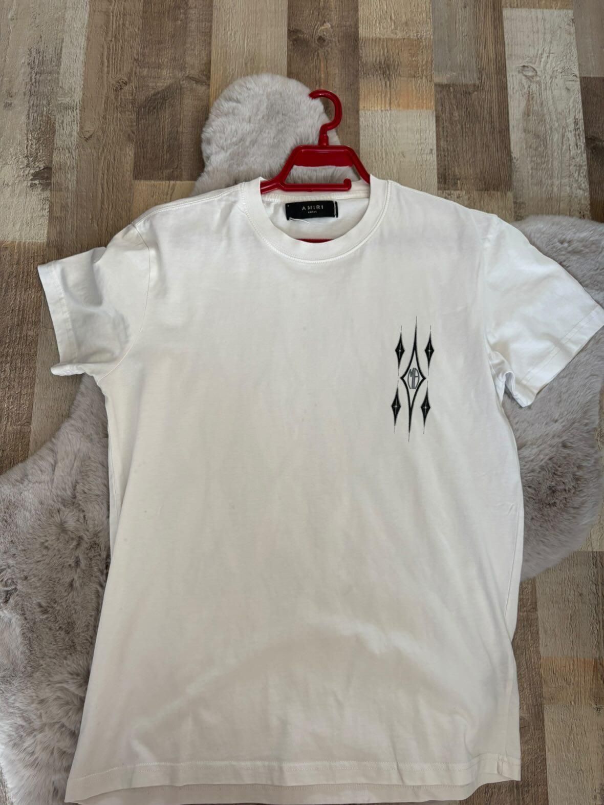 Тениски на марките NIKE Armani Flair Pause Guess