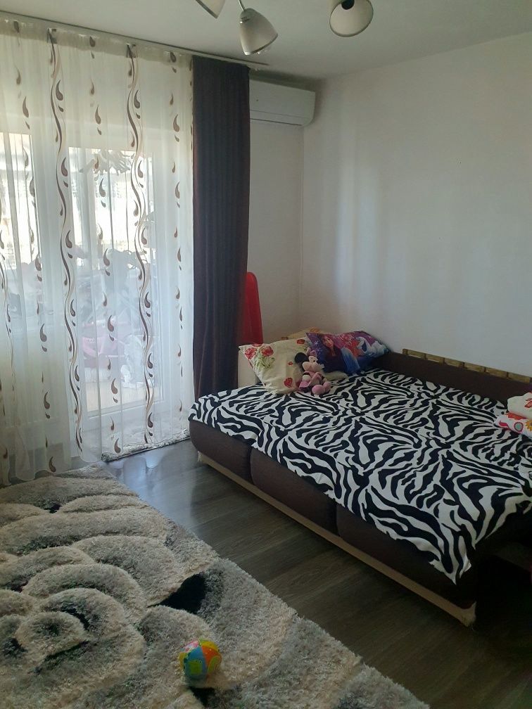 Vand apartament 3 camere cantemir