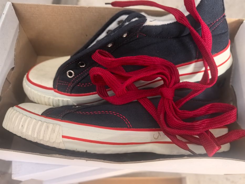 Чисто нови кецове различни разцветки