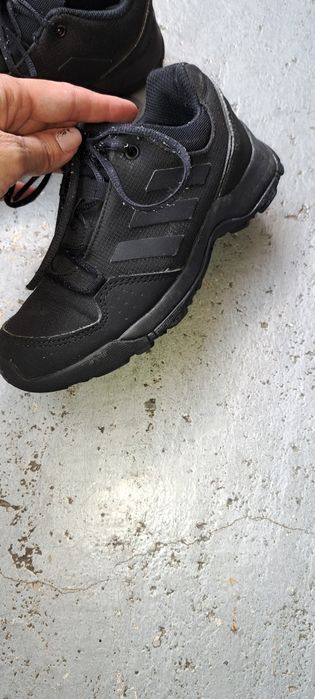 Маратонки и обувки