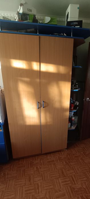 Компьютерный стол и шкаф