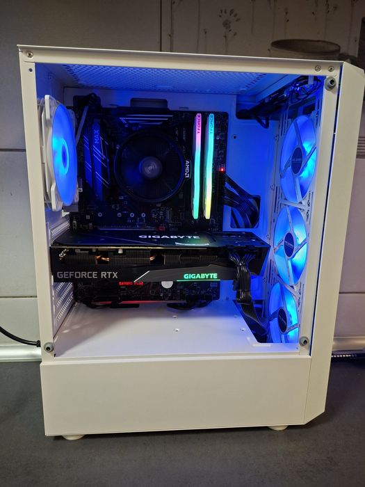 PC Ryzen 7 5700G cu RTX 3070