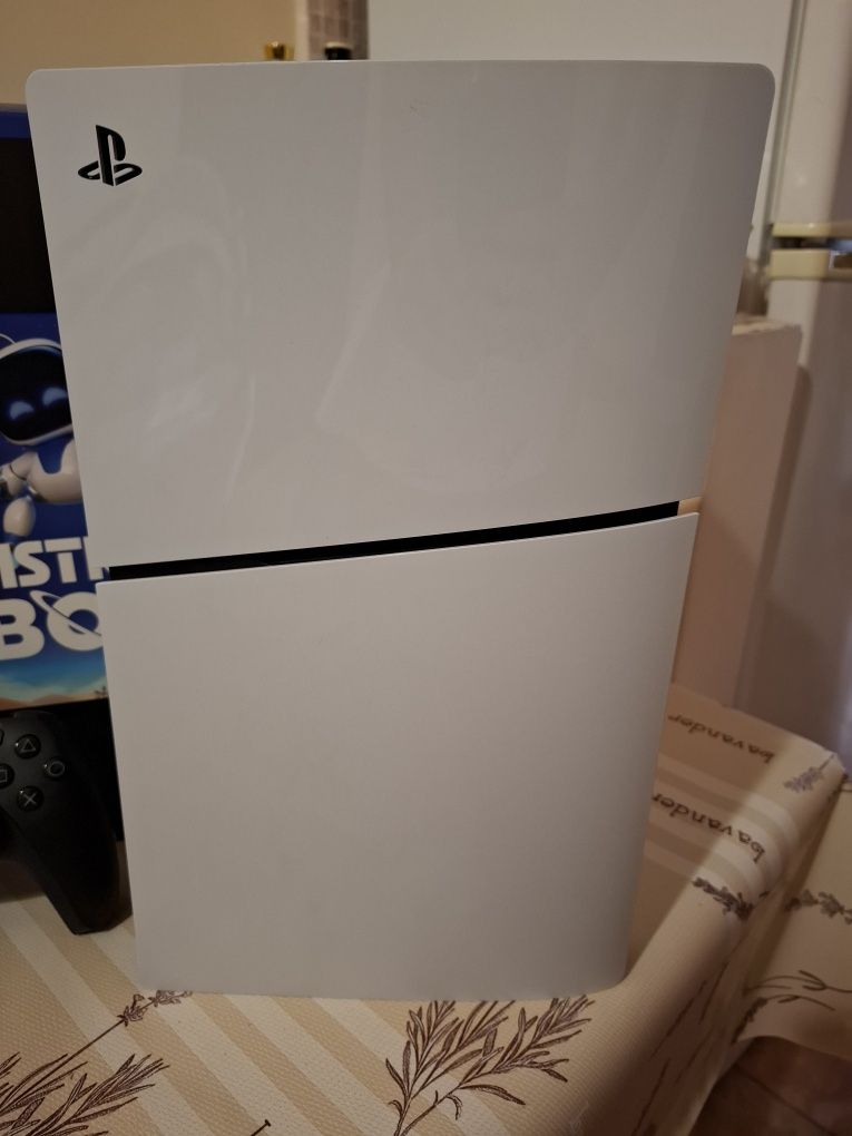 Playstation 5 (ps5 slim) cu 2 manete