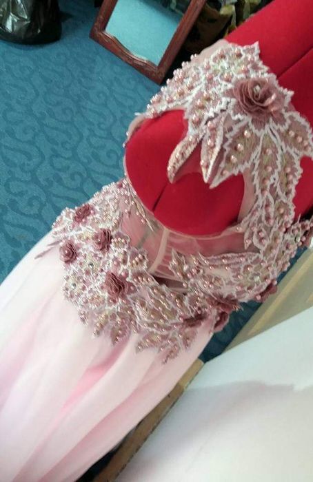 Vand rochie de ocazie facuta pe comanda