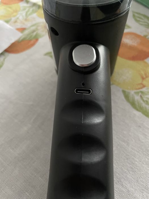 Мощна акумулаторна прахосмукачка