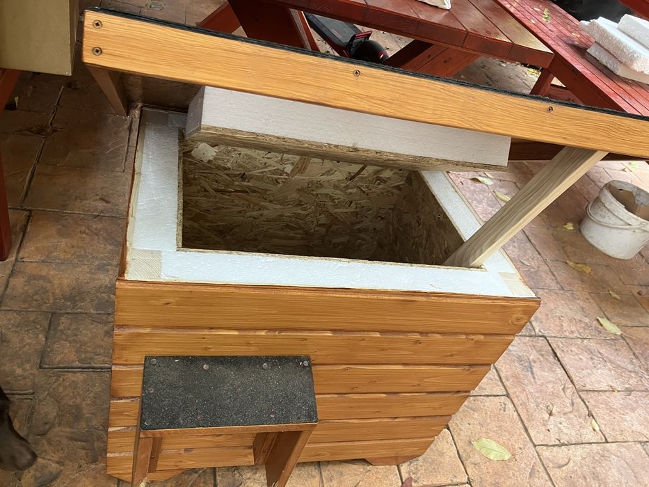 Ocazie vand cusca caine pisici izolata termic