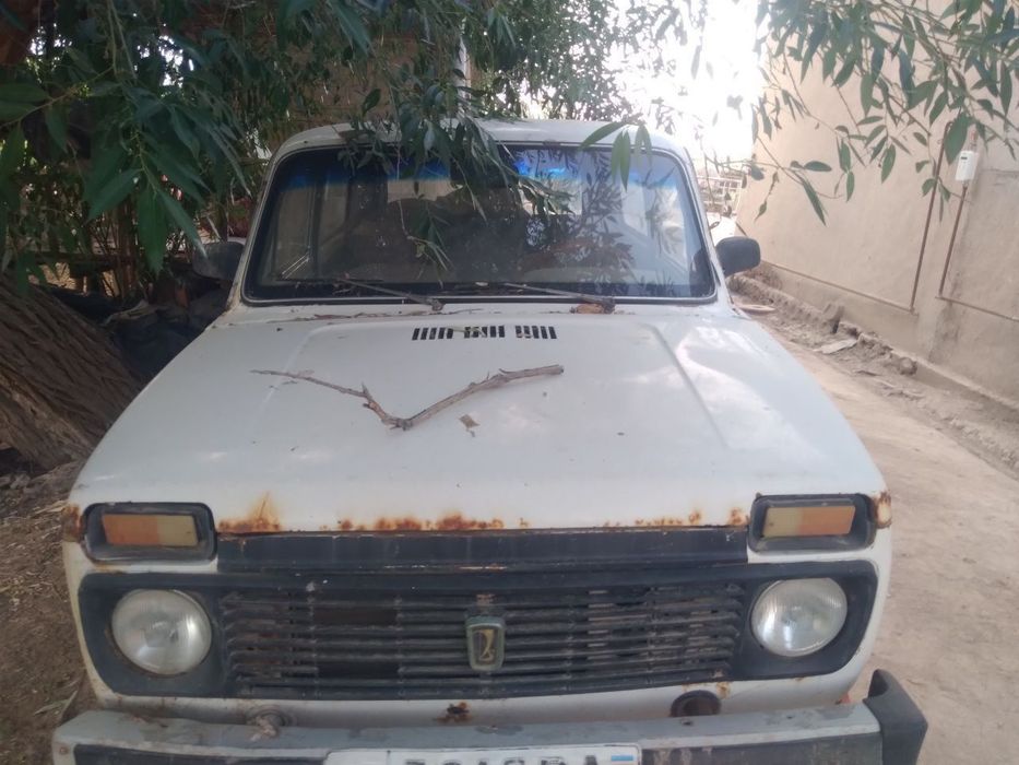 Срочно Нива сатылады адрес Бозатау район  аккумулятор жок журип Турган