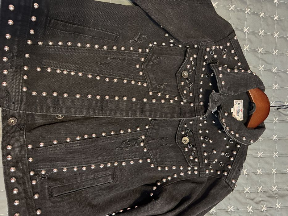 Черно дънково яке с капси