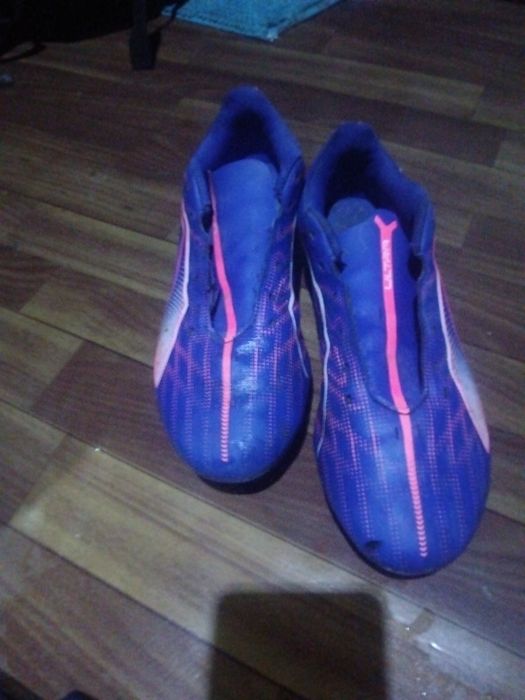 Crampoane de fotbal.