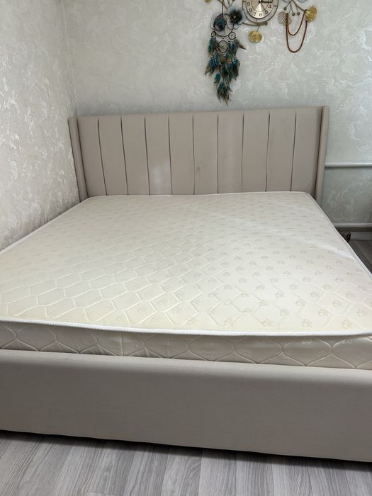 Кровать двухспальная 200х200, с ортопедическим матрасом.