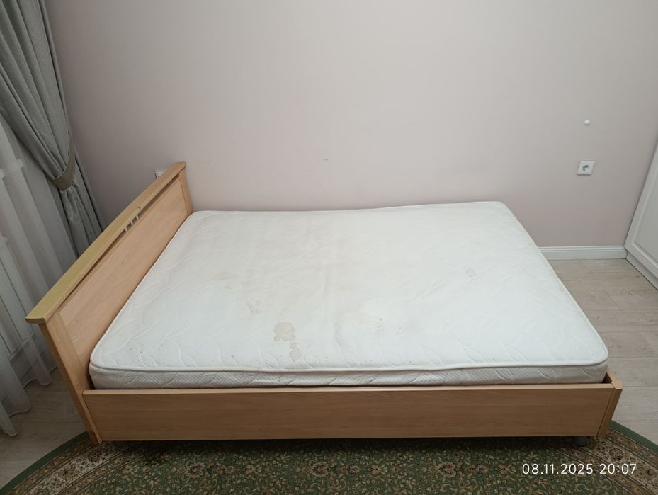 Кровать отдам, в хорошем состоянии