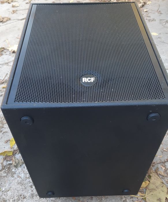 Продавам 2 басаRcf 8003 4PRO