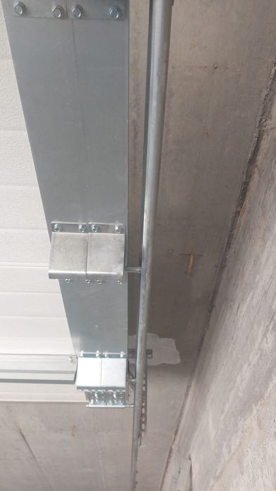 Usa de garaj/usi industriale/usi secționale/ porți tip rulou/ porți