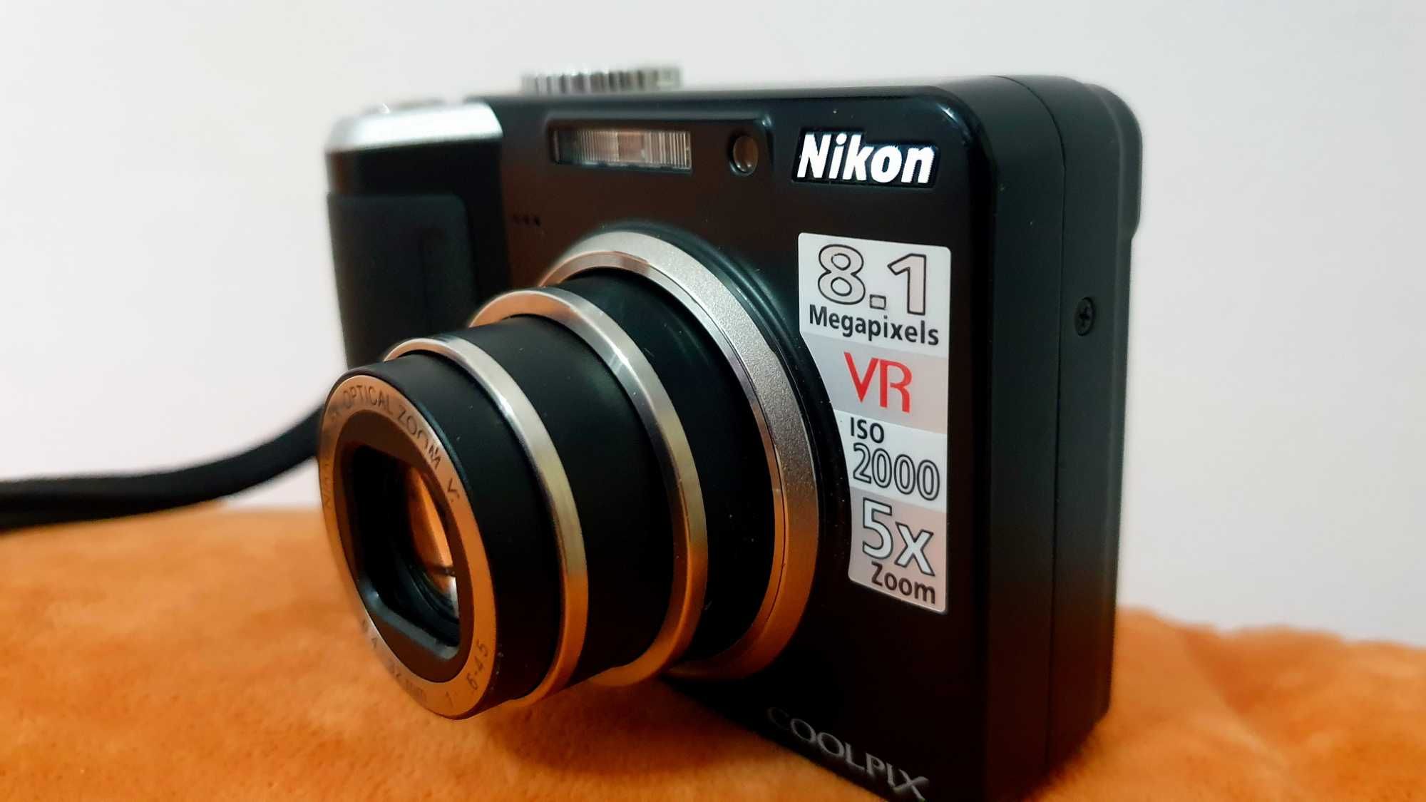 фотоапарат Nikon Coolpix P60