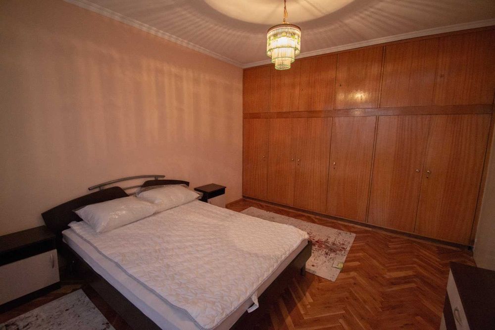 Тристаен имот в кв.Света Троица