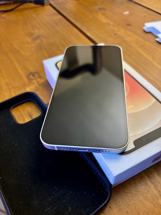 Iphone 12 перфектен