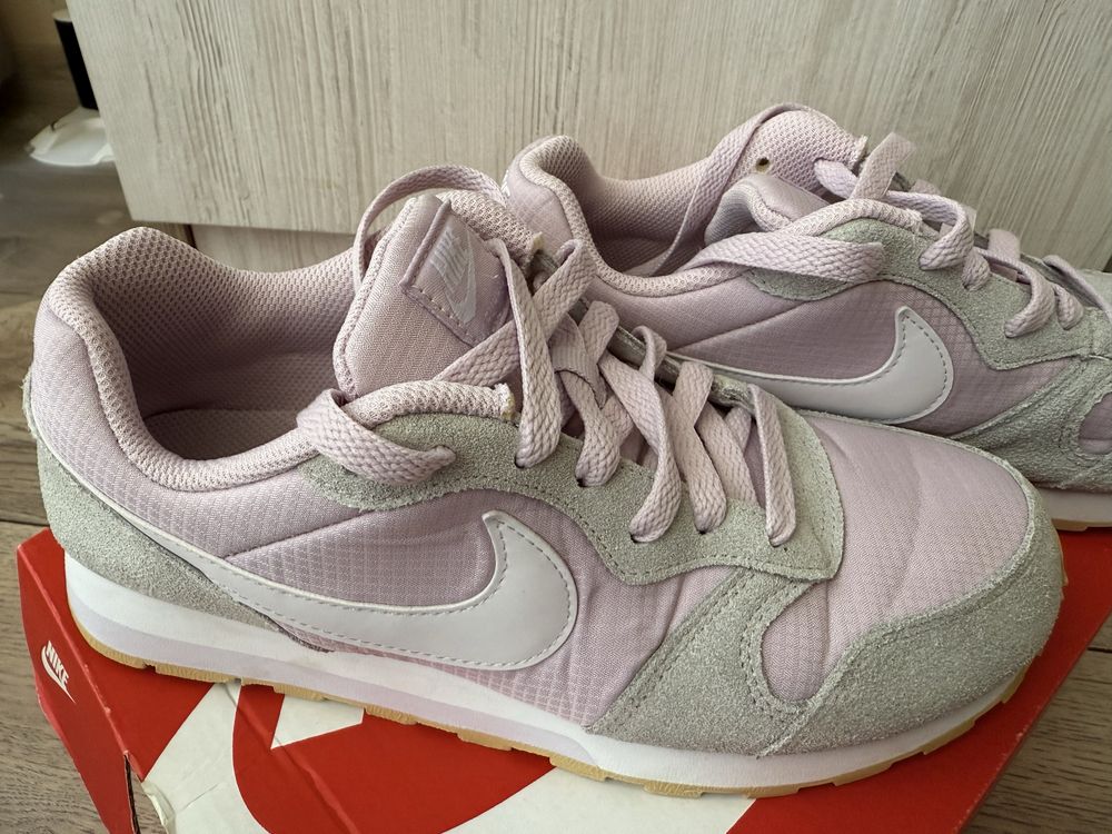 Маратонки NIKE 37,5