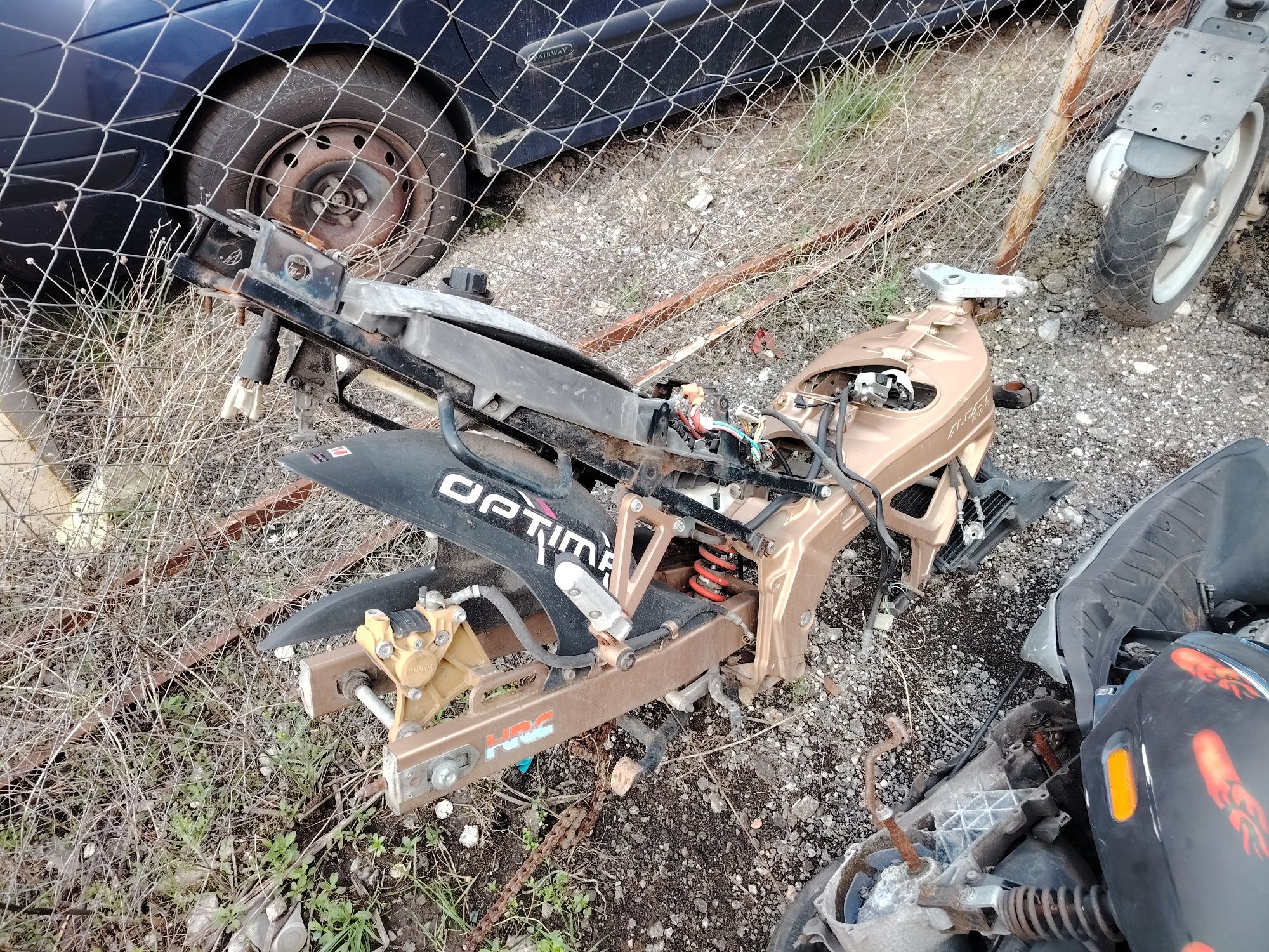 Honda NSR 125 рамка и части по нея цената е за всичко