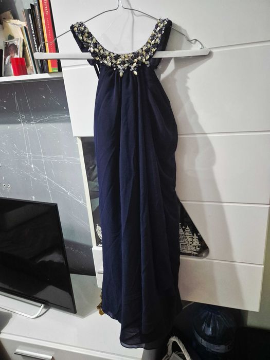 Официална рокля .