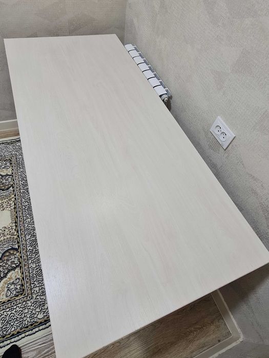 Продаётся стол, тумба и кресло