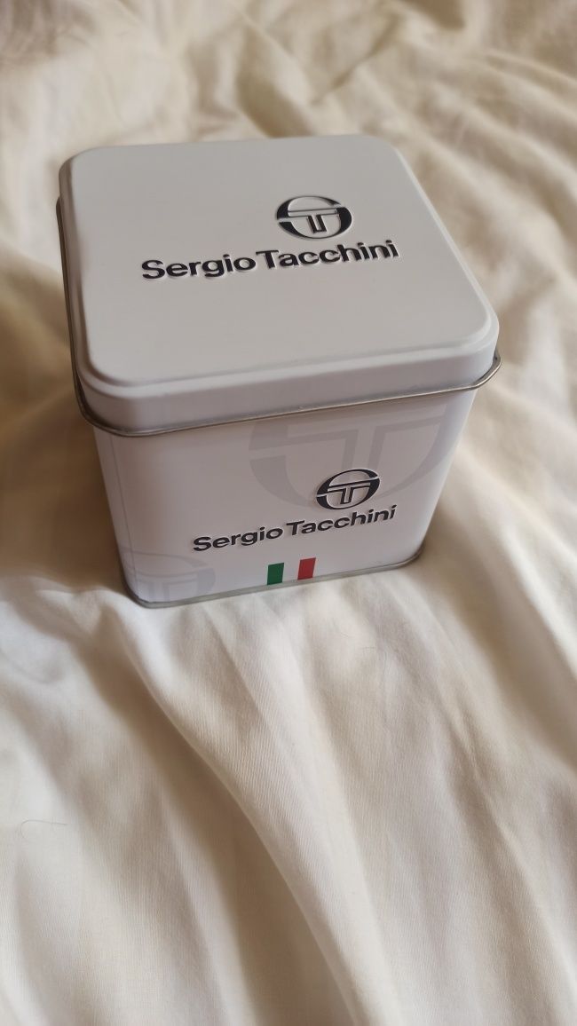 Часовник Sergio Tacchini