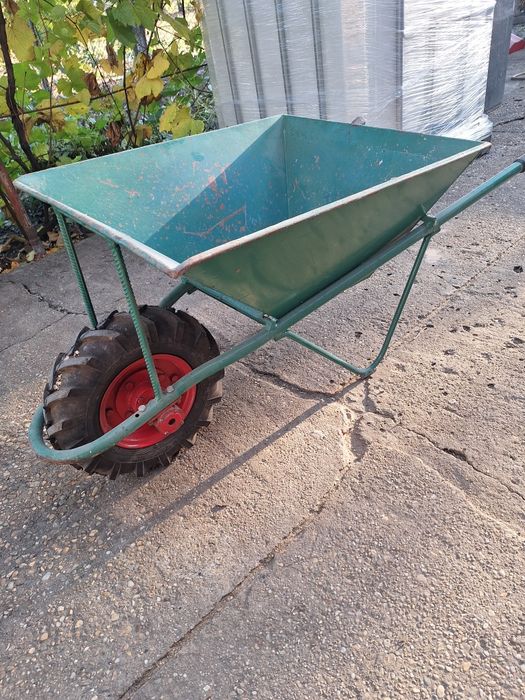 Vând roabă făcută din tablă groasă.