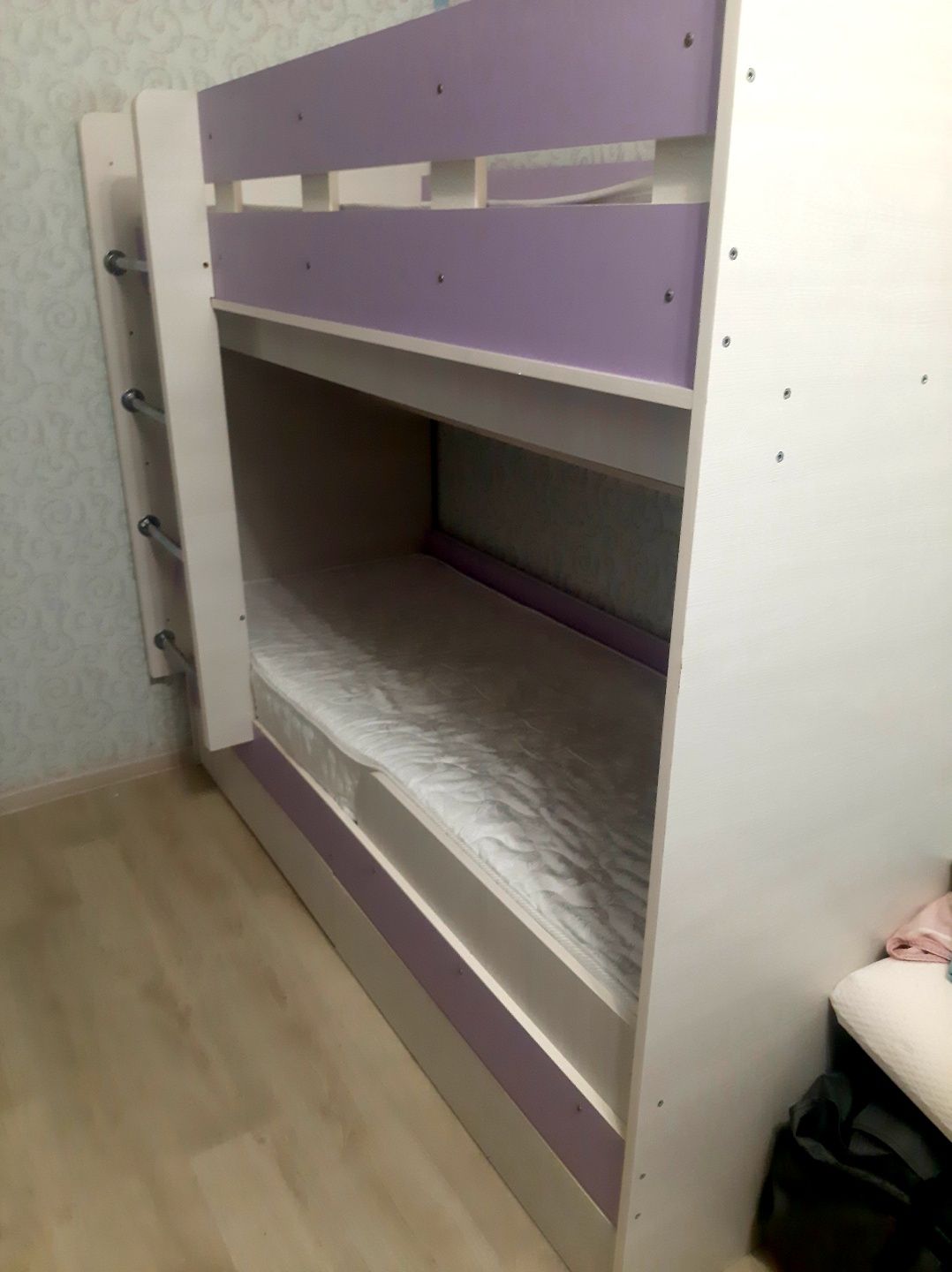 Продам двух ярусную кровать