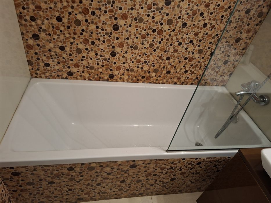 Super oferta. Vand cada+geam protectie+baterie baie