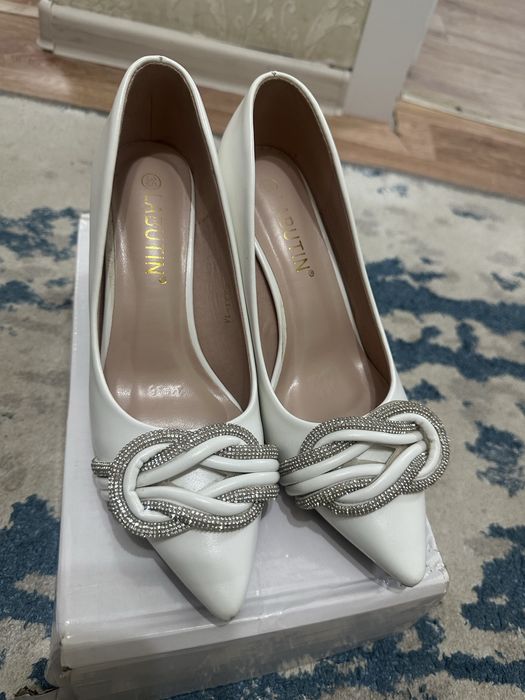 Женские туфли.