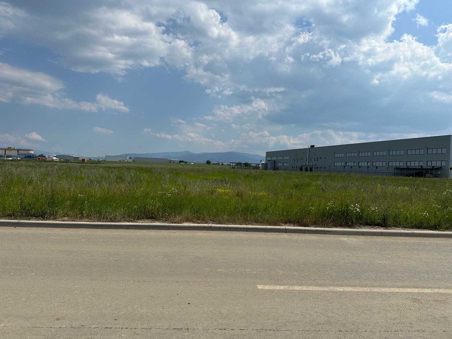Vand teren intravilan 9.600 mp cu PUZ * Zona Industriala Vest Sibiu