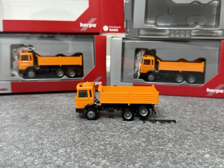 Basculanta autobasculanta man f8 herpa   scara 1:87 macheta