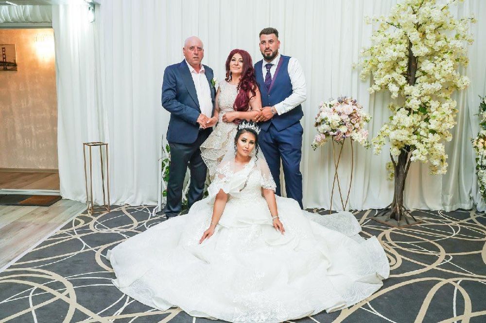 Rochie mireasa detalii in privat