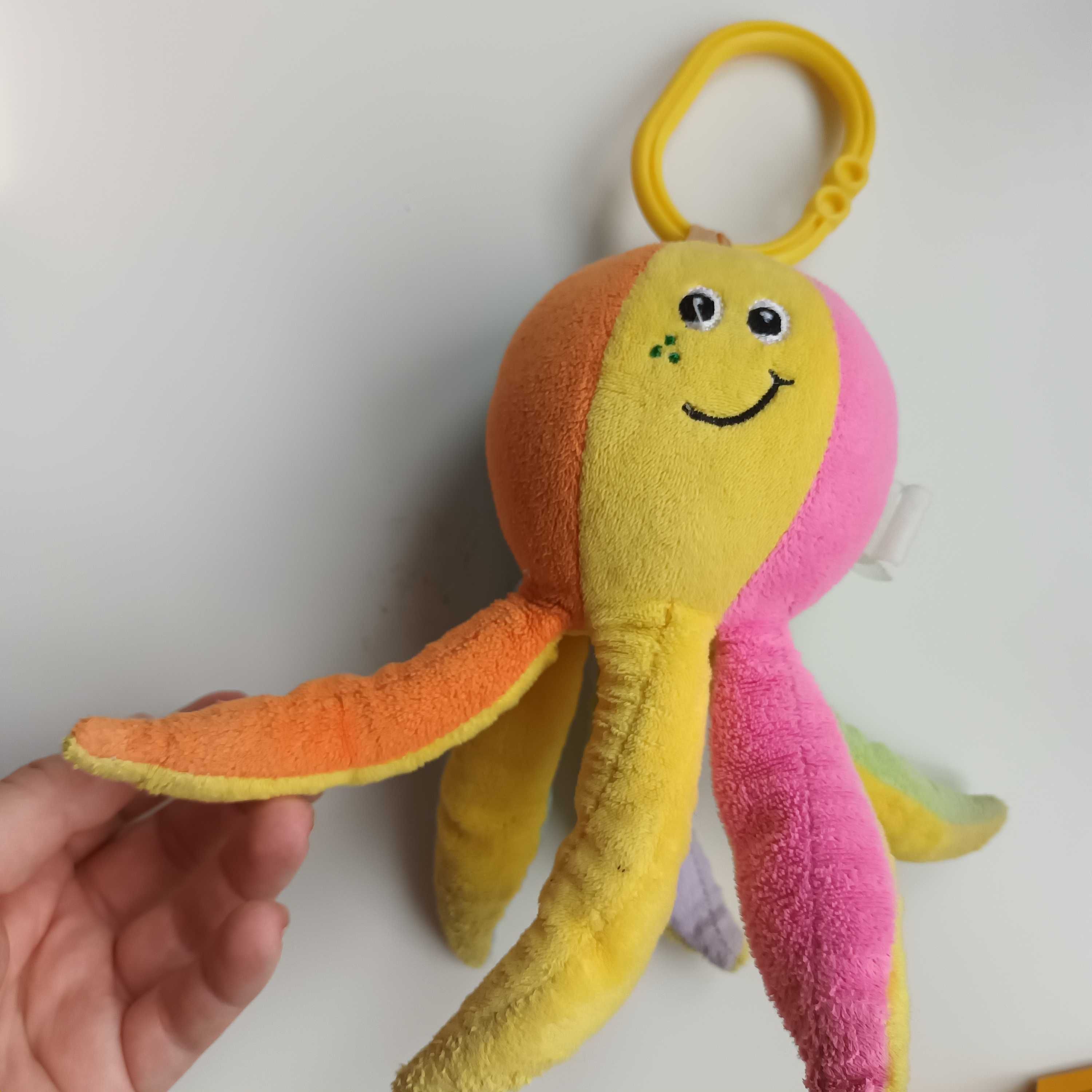 Музикални играчки за бебе за закачане на количка или легло