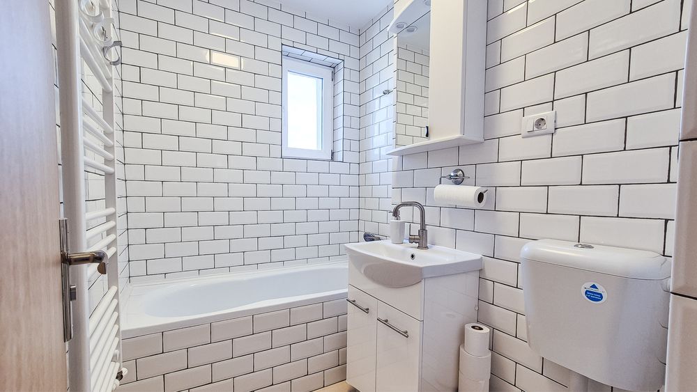Vând apartament 2 camere gata de mutat – zonă centrală