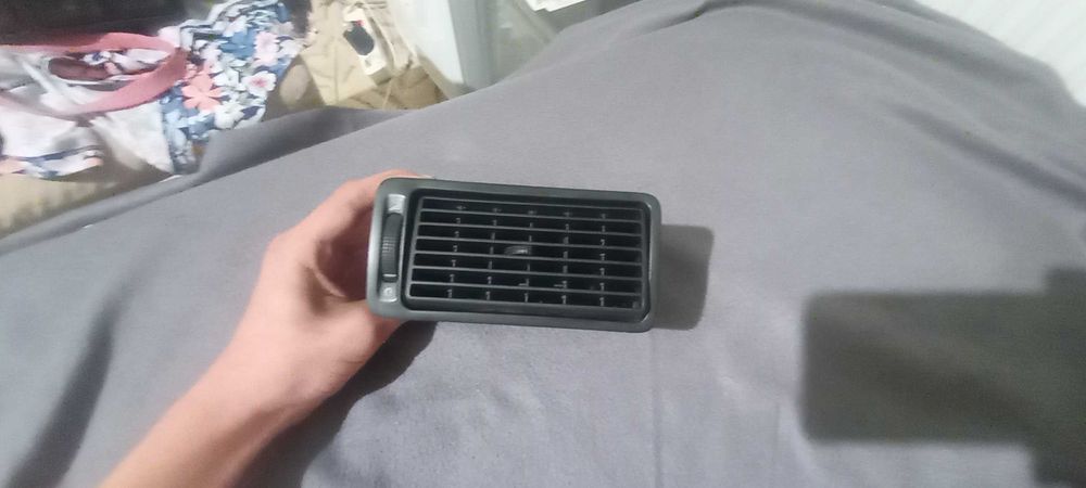 Vand grilă de ventilare cu ramă dreapta