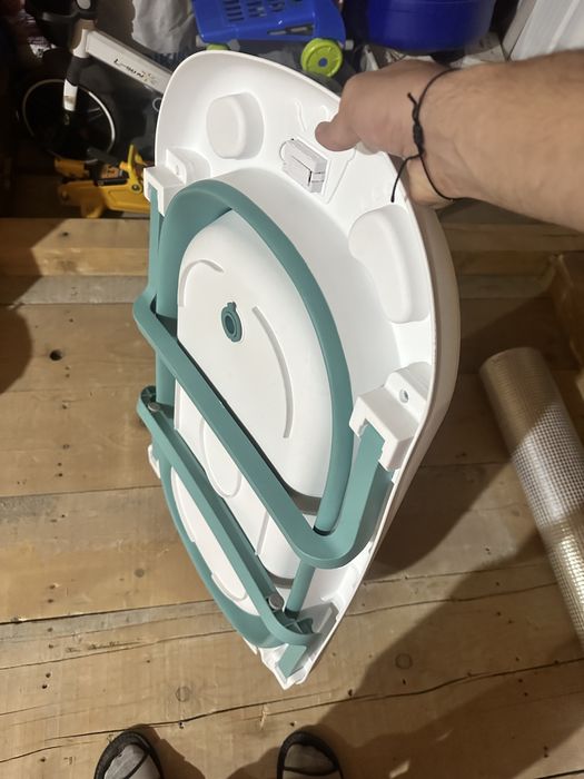 Cada Pliabila cu Termometru Digital pentru Bebelusi 81x45x21.5cm