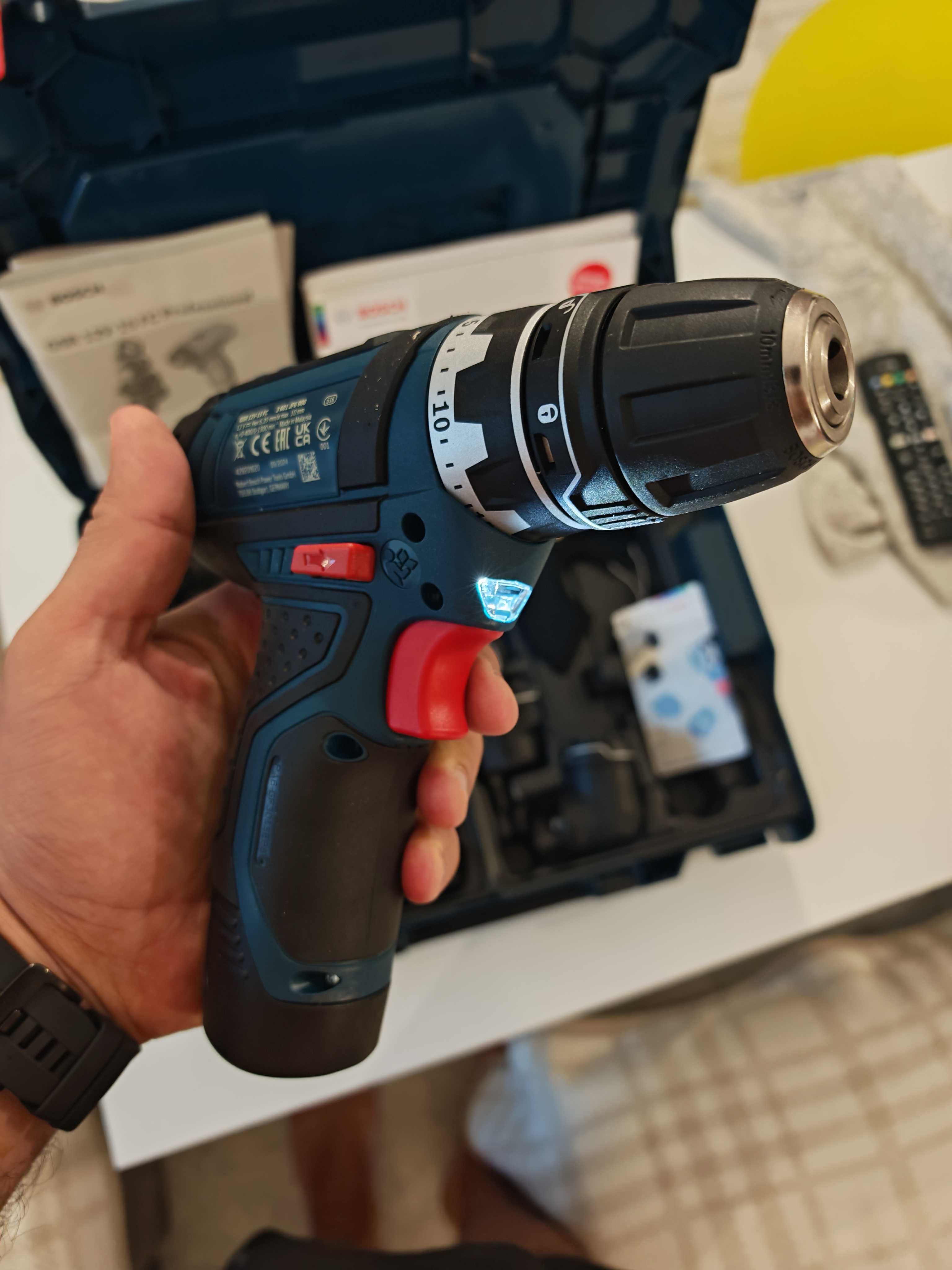 Акумулаторен винтоверт BOSCH GSR 12V-15 с 2 батерии, 2Ah, 12V