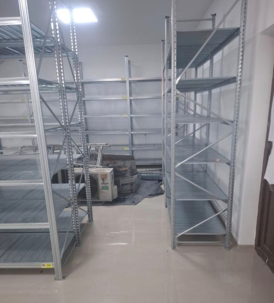 Rafturi zincate pentru arhiva