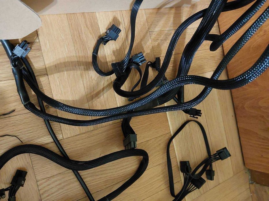 Corsair RM1000X 80+Gold - 1000W компютърно захранване