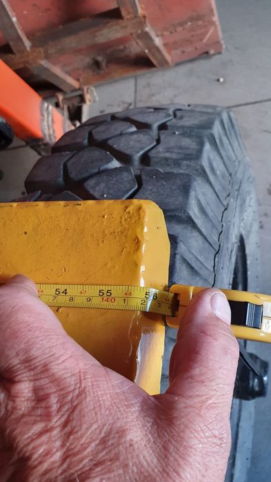 Погрузчик продам с вилами,ковшом и и.д