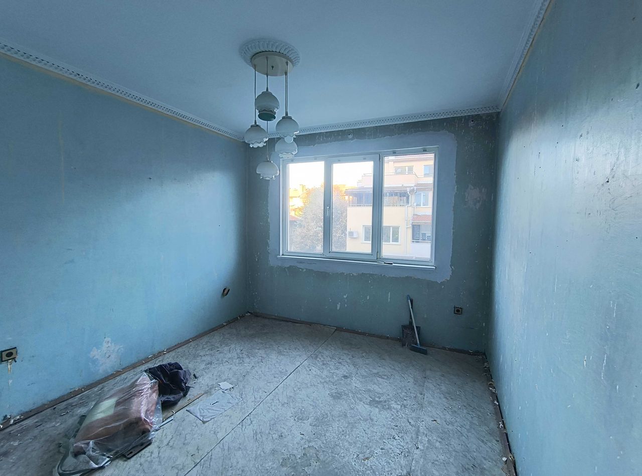 Продава се Тристаен апартамент в Стара Загора, Център - 75 кв.м за 1154 €/кв.м - Снимка #4