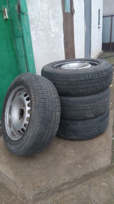 Продам комплект летный резина с диски петивольтовый