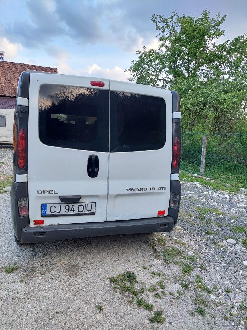 Vănd Opel Vivaro 1.9 DTI 101 CP