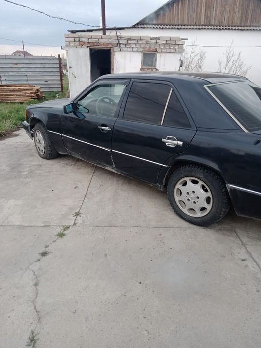 Продам машину мерседес 230